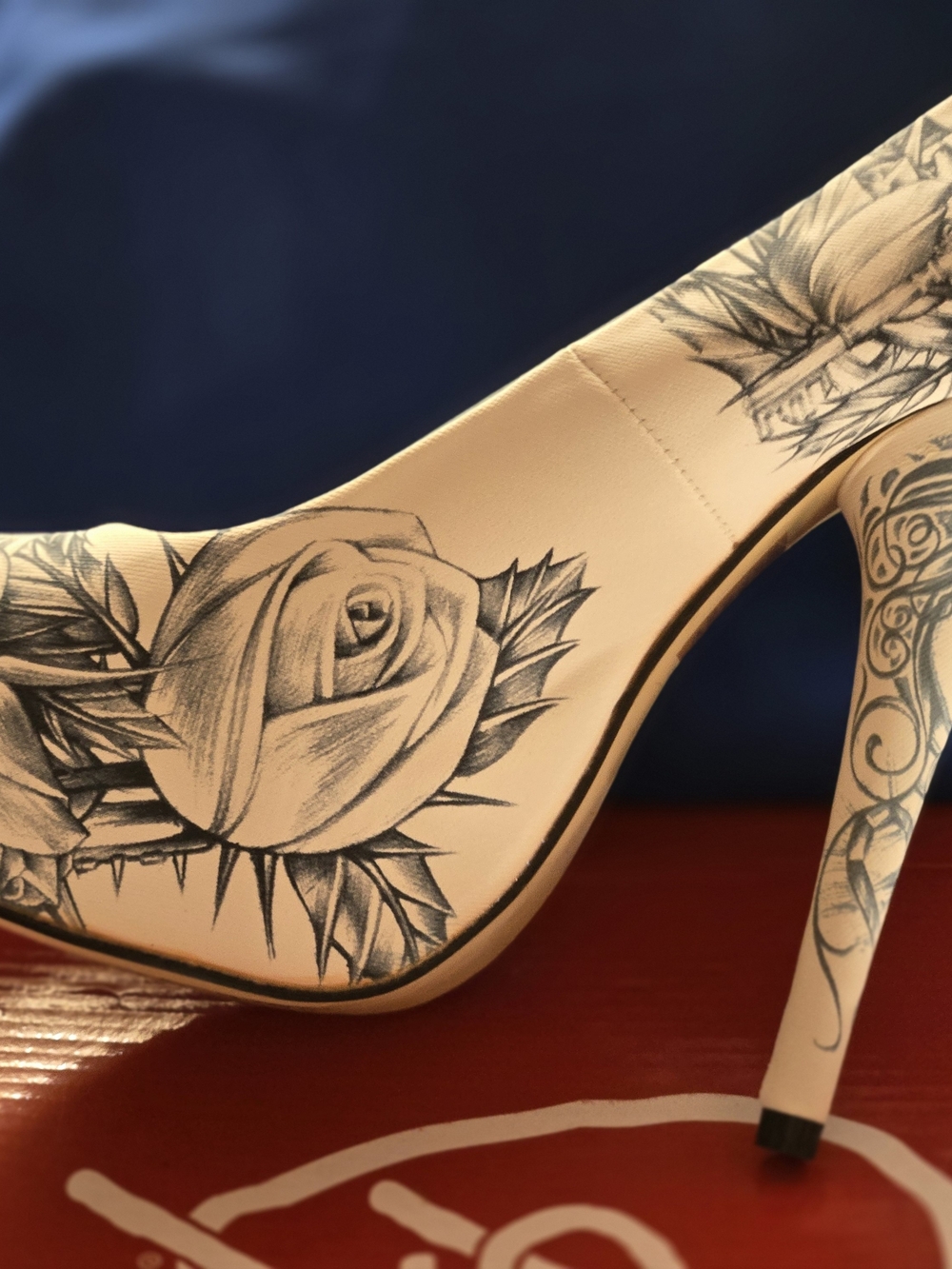 Feminine White/black Sexy Platforms - Picture 6 of 11